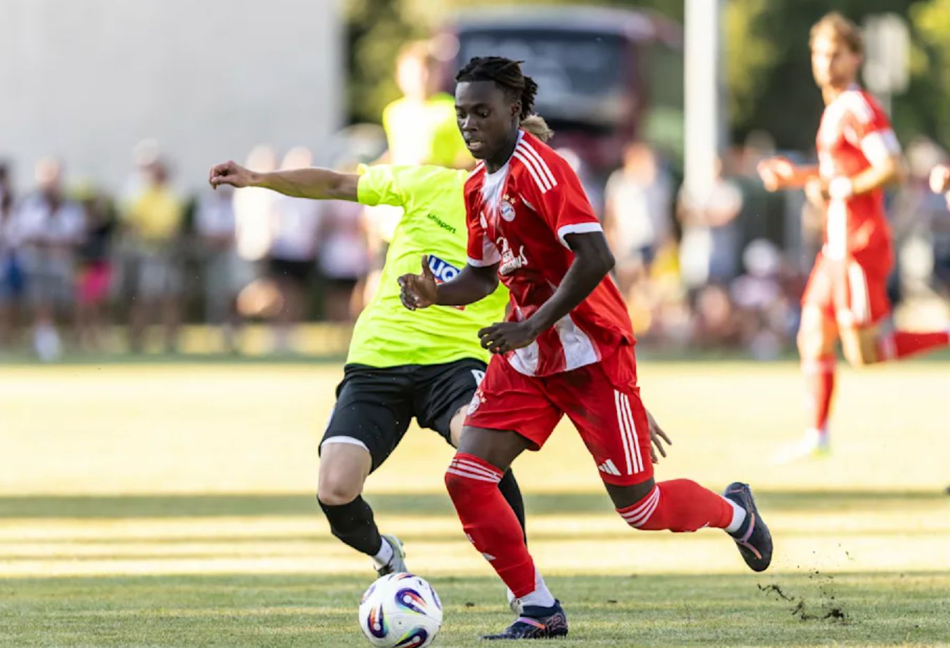 图片报：频繁出入夜生活场所，拜仁17岁小将被遣返回老东家