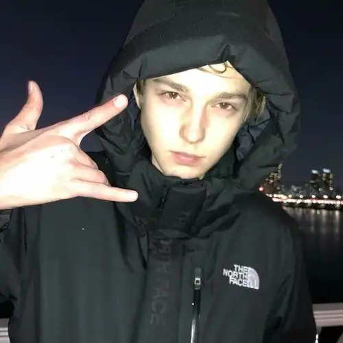 6686体育金牌作者Liam