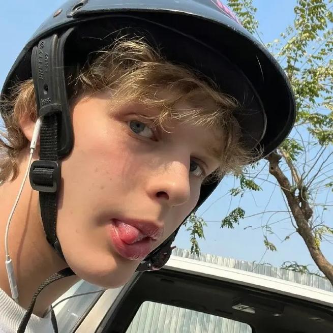 6686体育铁牌作者Natalie