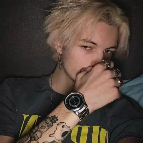 6686体育金牌作者Clive