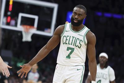 差错太多！布朗18中9空砍23分&也有7次差错